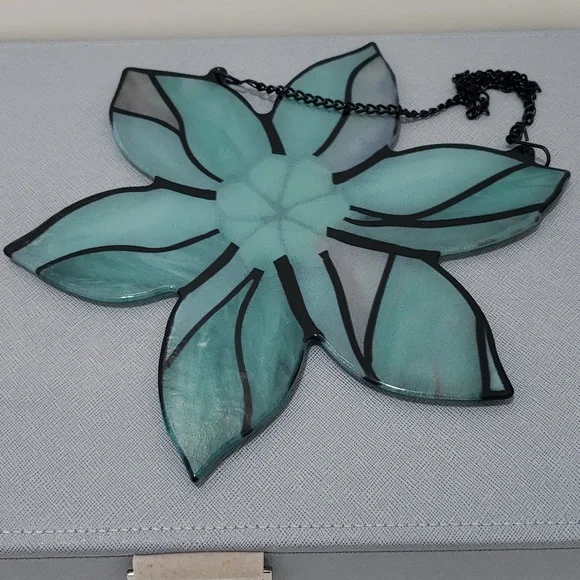 Stained Glass Flower Shape with Chain for Hanging - Picture 7 of 10